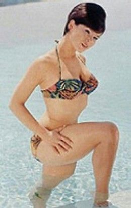 yvonne craig yvonne craig Las Más Sexy Super Heroínas en Bikini