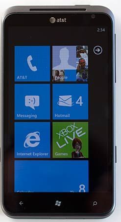 Один из крупнейших экран телефона на рынке, 4.7 HTC Titan под управл…