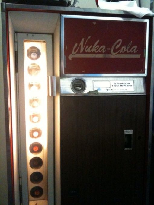 Nuka_Cola_machine_02