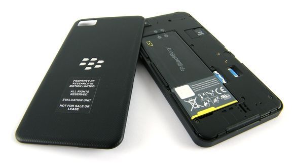 Blackberry Z10. Trasera