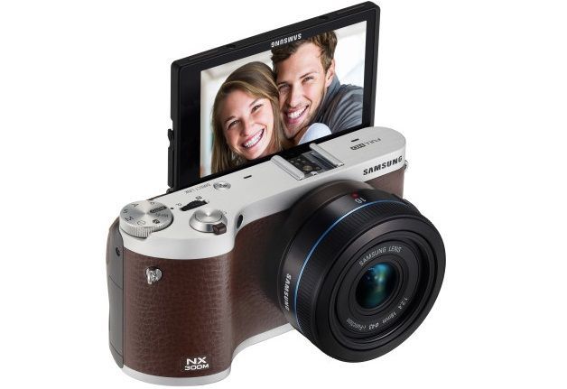 El primer dispositivo con Tizen será una cámara, la Samsung NX300M