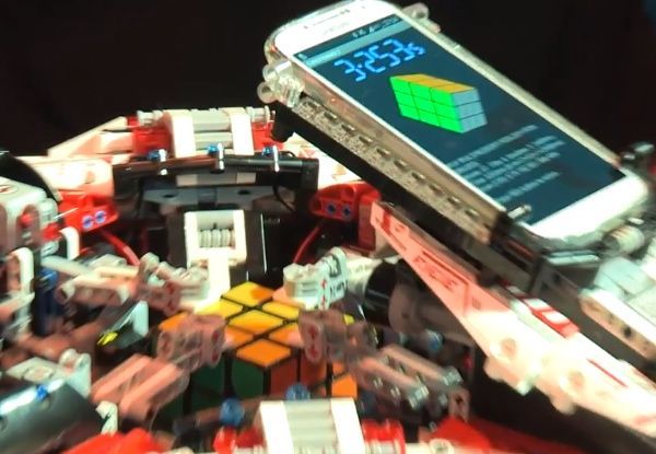 Un Samsung Galaxy S4 bate el record del mundo haciendo un cubo de Rubik