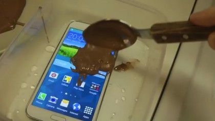 Samsung Galaxy S5 es sometido a un dulce test de chocolate