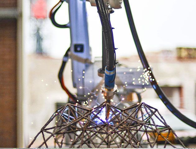 Esta impresora 3D construye puentes de acero