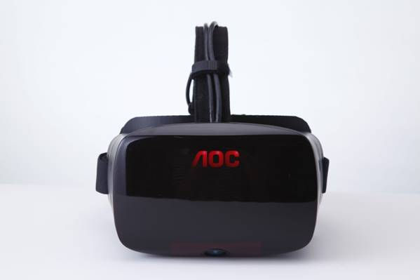 AOC presenta su casco realidad virtual