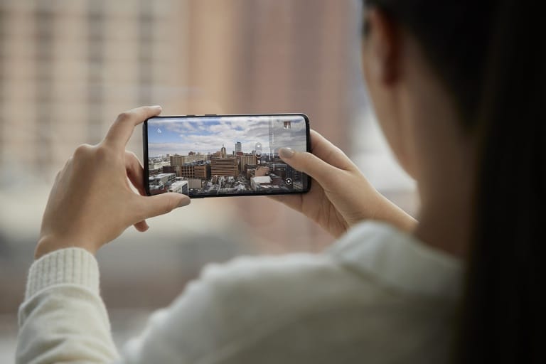 OnePlus 7 Pro es un todopantalla de tipo AMOLED Quad HD +