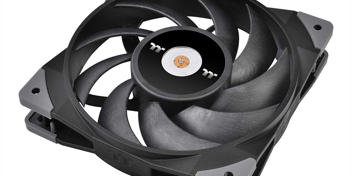 Thermaltake TOUGHFAN 14: Un ventilador de radiador de presión estática