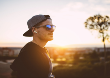 JBL amplía su gama LIVE con tres nuevos modelos de  auriculares