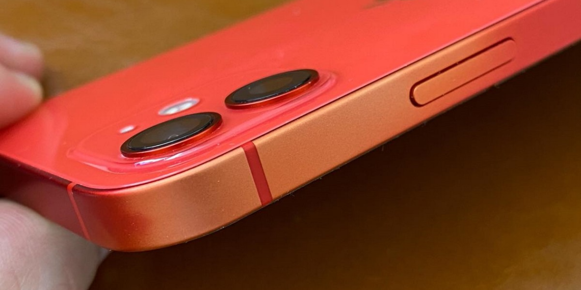 Los propietarios de iPhone 11, iPhone 12 y iPhone SE se quejan de la decoloración del marco de aluminio