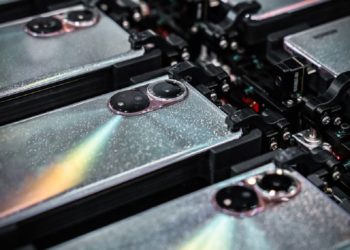 Calidad y automatización: Honor muestra su primera fábrica propia