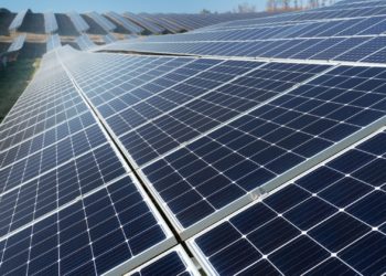 ¿Cómo funcionan los paneles solares sin luz?