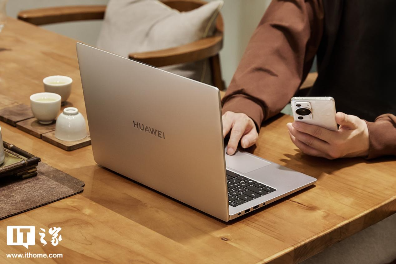 Huawei matebook 14s 14 core i7 13700h. Huawei MATEBOOK d14. Зарядка для ноутбука. Ноутбук 13 дюймов габариты. Размеры ноутбука 19 дюймов.