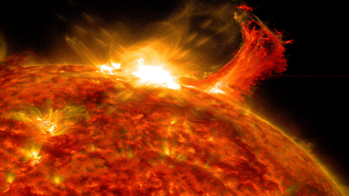 Descubre cómo una tormenta solar caníbal puede impactar la Tierra y por qué la actividad solar está aumentando. Así afectará a tu vida.