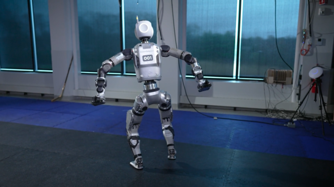 Descubre las diferencias entre el nuevo robot Atlas eléctrico de Boston Dynamics y su predecesor hidráulico: potencia, aplicaciones y más.
