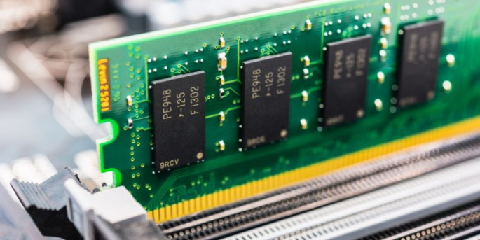 La importancia de los 16 GB de RAM en portátiles modernos