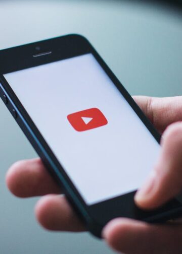 YouTube elimina canales millonarios por usar tráileres falsos generados con inteligencia artificial