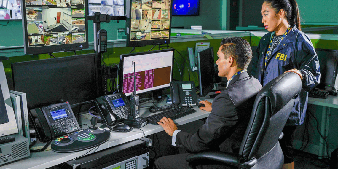 FBI advierte: nueva estafa con códigos QR en paquetes amenaza a usuarios de smartphones