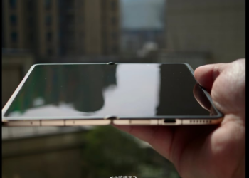 Pantalla interna desplegada del Honor Magic V6 sin marca de pliegue visible