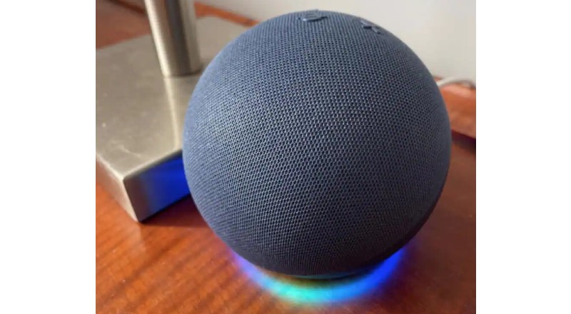 Amazon Echo Dot encendido