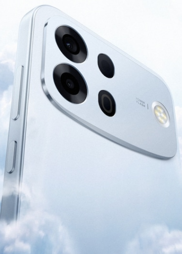 Primer plano del smartphone OPPO A7 Pro Max destacando su batería de gran capacidad y diseño posterior.