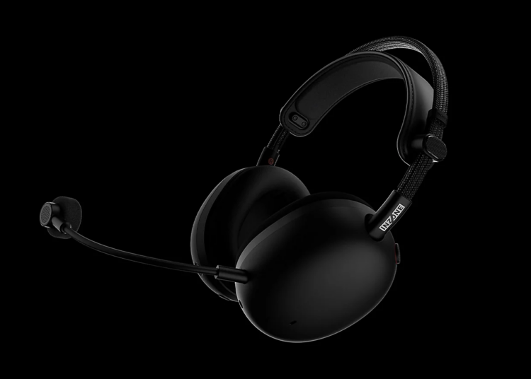 Concepto de los nuevos auriculares económicos de Sony junto a su estuche de carga.