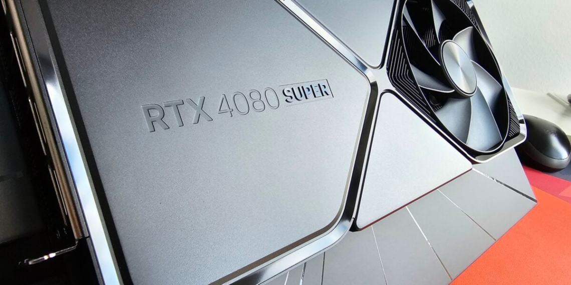 Tarjeta gráfica Nvidia GeForce RTX rodeada de etiquetas con porcentajes de subida de precio.